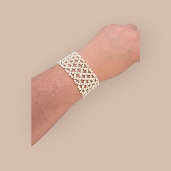 Vintage Faux Pearl Stretch Cuff Bracelet – Classic Lattice Design - Picture 9 of 10